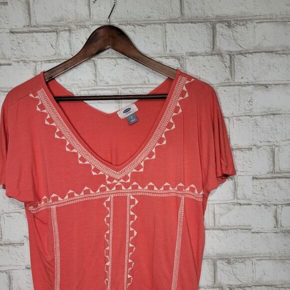 Old Navy pink embroidery tee - Picture 2 of 12